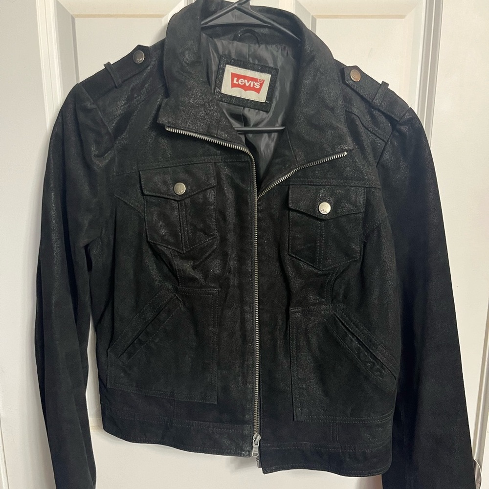 Women’s Levi’s suede leather jacket. Size large Petite.